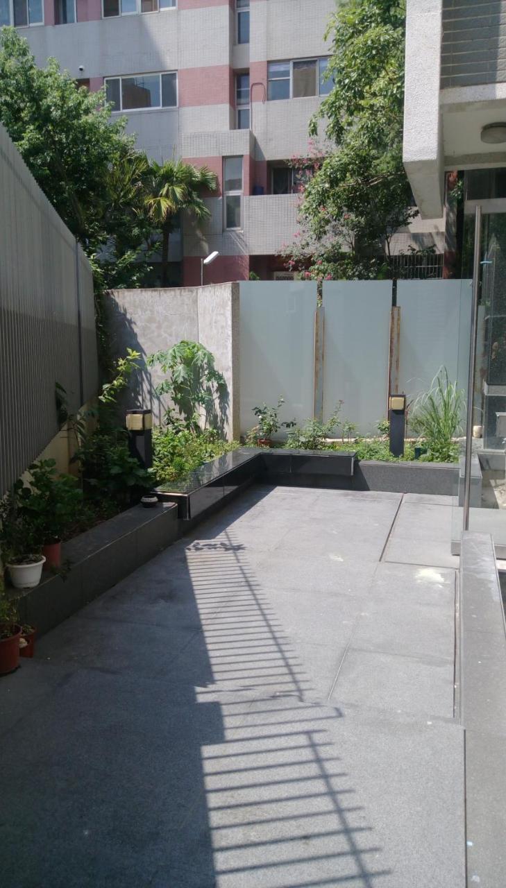Fengjia Qing Su Homestay Taichung Exterior photo