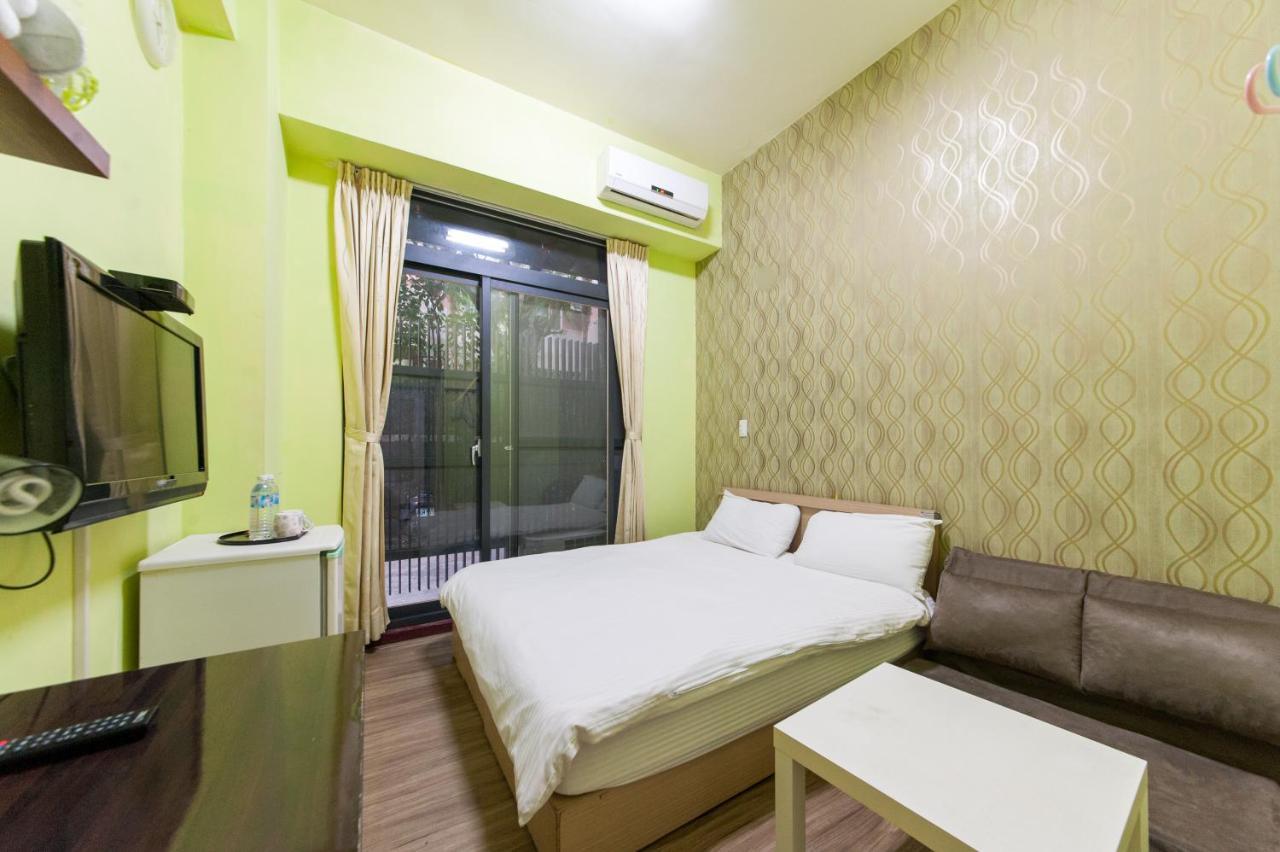 Fengjia Qing Su Homestay Taichung Exterior photo